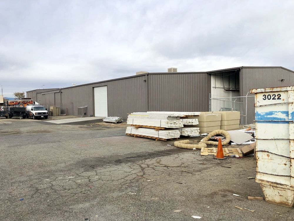 4361 Caterpillar Rd, Redding, CA 96003